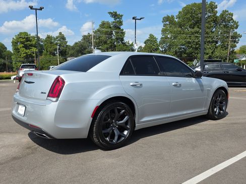 Used 2023 Chrysler 300 Touring w/ Safetytec Plus Group RWD image 5