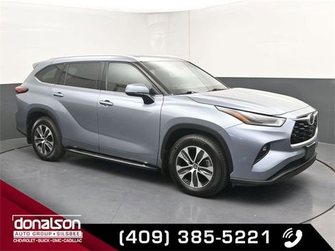 Used 2021 Toyota Highlander XLE image 1