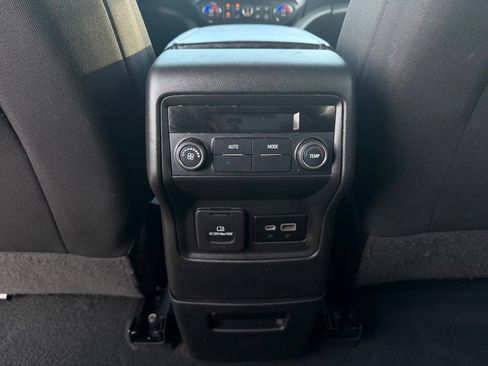 Used 2022 GMC Acadia SLE w/ Driver Convenience Package FWD image 19