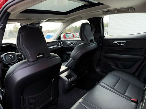 Used 2019 Volvo S60 T5 Momentum image 21