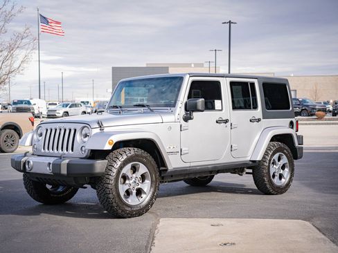 Used 2016 Jeep Wrangler Unlimited Sahara w/ Connectivity Group image 10