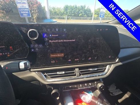 Used 2025 Chevrolet Equinox EV LT FWD image 9