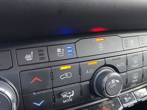 Used 2024 Dodge Durango GT image 16