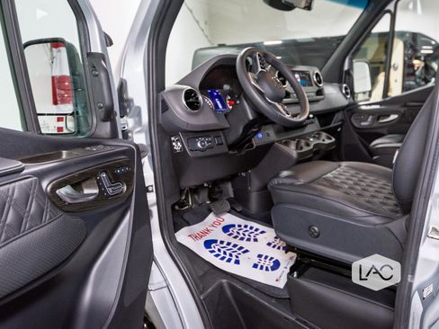 Used 2023 Mercedes-Benz Sprinter 3500 image 25