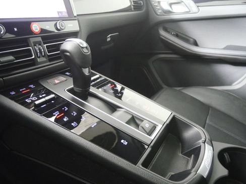 Used 2022 Porsche Macan AWD/4WD image 24