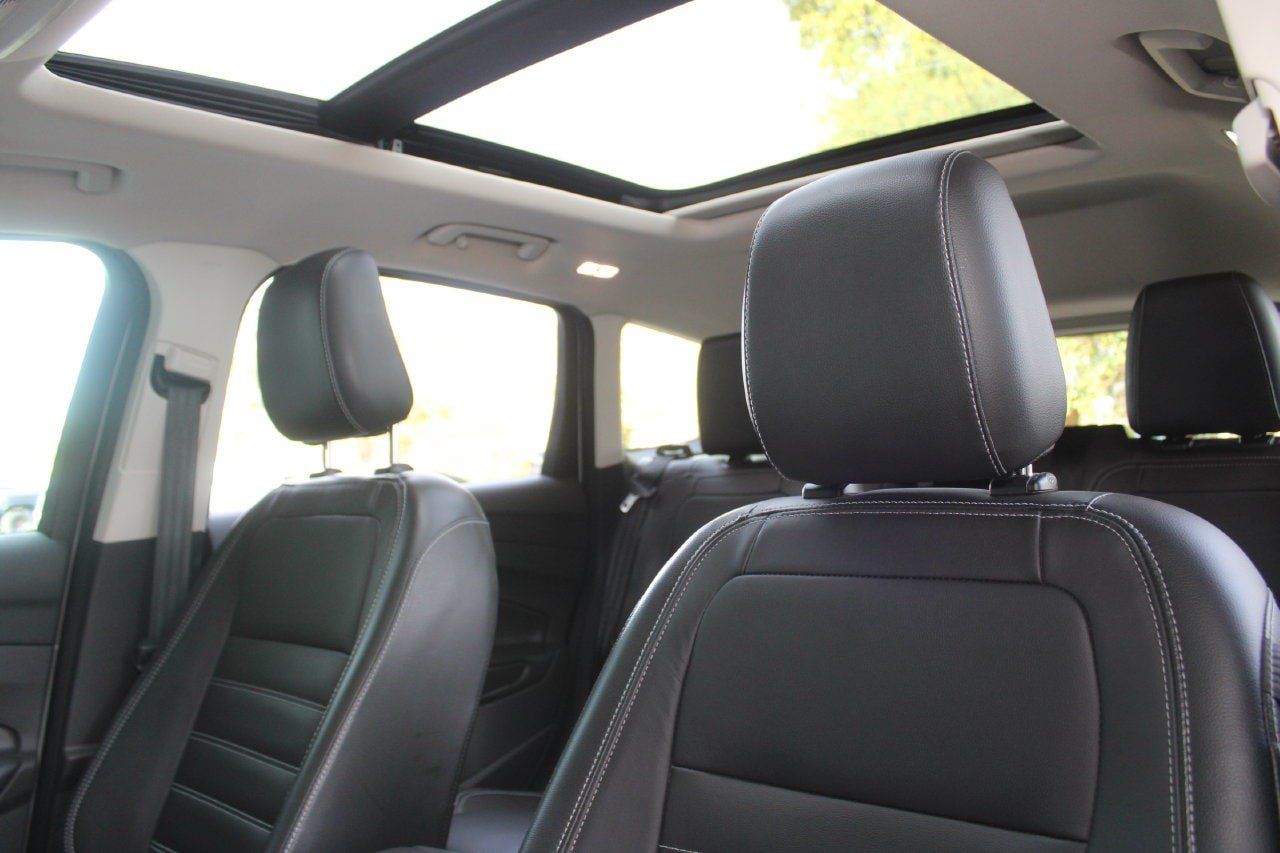Used 2019 Ford Escape Titanium AWD/4WD image 16