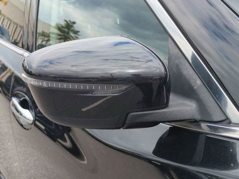 Used 2018 Nissan Rogue SV FWD image 12
