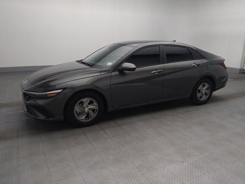 Used 2025 Hyundai Elantra SE FWD image 2