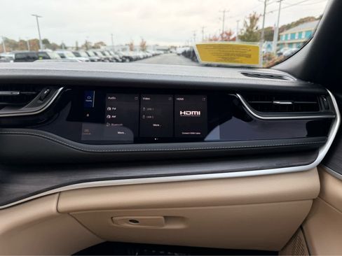 Used 2023 Jeep Grand Cherokee 4WD 4xe image 23