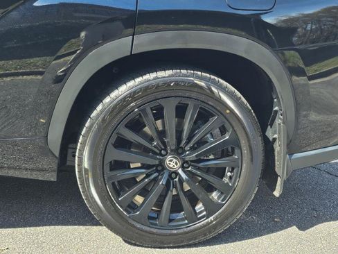 Used 2024 Toyota Highlander XSE FWD image 19