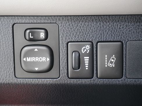Used 2017 Toyota RAV4 XLE w/ Plus Special Value Package FWD image 23