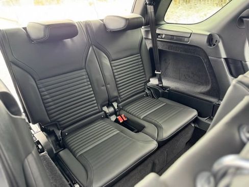 New 2026 Land Rover Discovery S AWD/4WD image 13