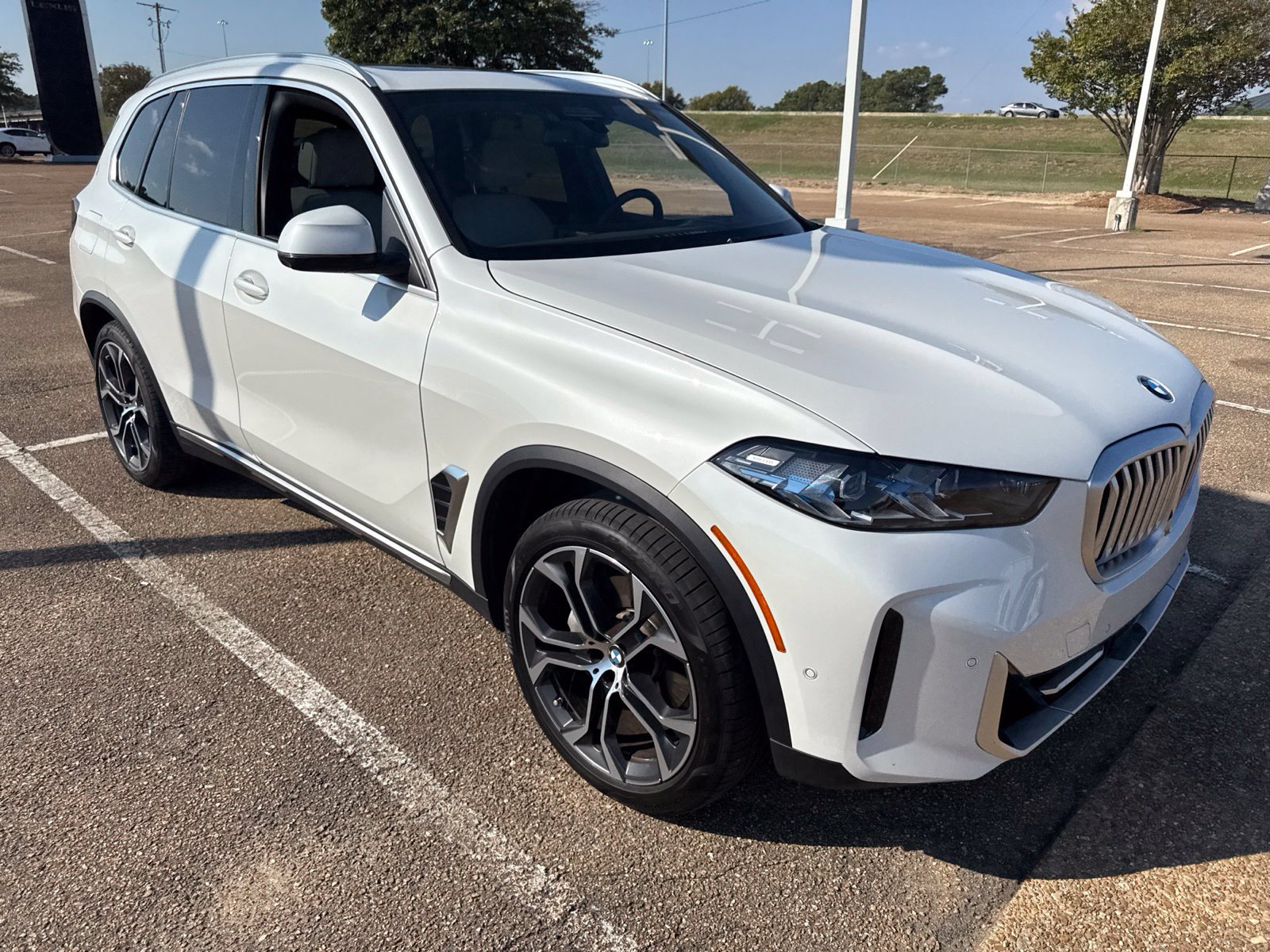 Certified 2025 BMW X5 xDrive40i w/ Executive Package AWD/4WD image 3