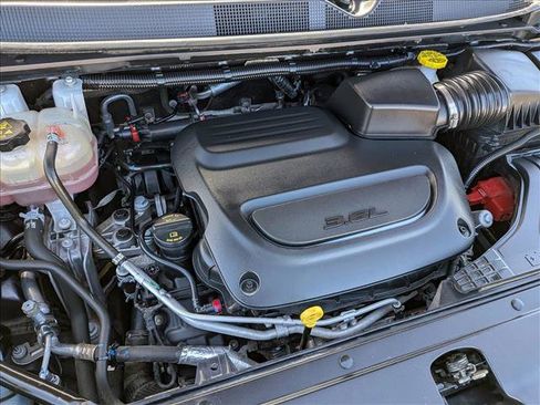 Used 2023 Chrysler Pacifica Touring-L image 21