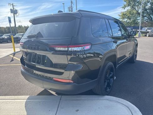 Used 2023 Jeep Grand Cherokee L Limited w/ Black Appearance Package image 7