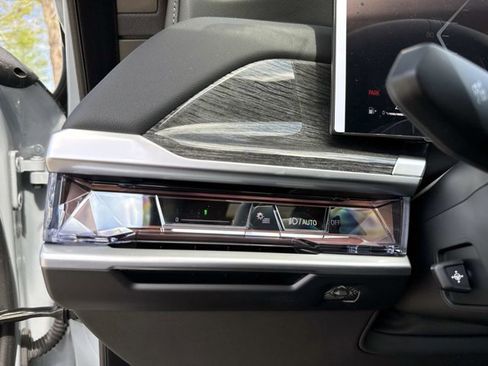 New 2025 BMW 760i xDrive AWD/4WD image 36