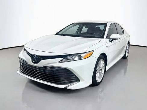 Used 2018 Toyota Camry XLE FWD image 5