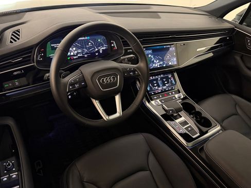 Certified 2025 Audi Q7 2.0T Premium w/ Convenience Package AWD/4WD image 4