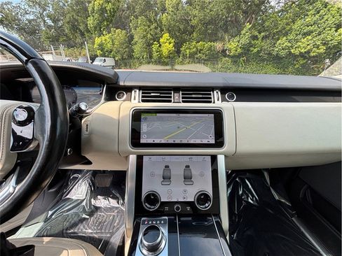 Used 2018 Land Rover Range Rover image 11