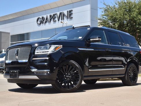 Used 2021 Lincoln Navigator Reserve w/ Luxury Package AWD/4WD image 2