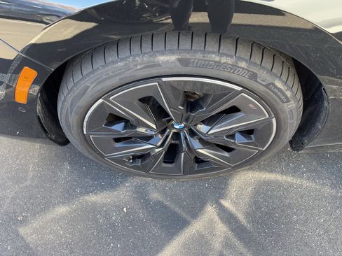 Certified 2025 BMW 760i xDrive w/ Executive Package image 35