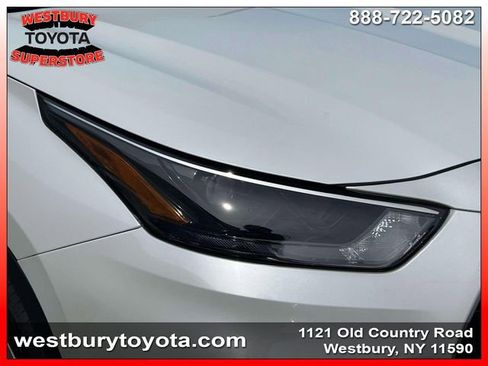 Used 2023 Toyota Highlander XLE image 12