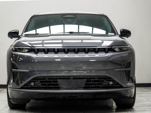 Used 2024 Jeep Wagoneer Launch Edition image 8