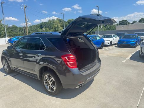 Used 2017 Chevrolet Equinox Premier w/ Enhanced Convenience Package AWD/4WD image 18