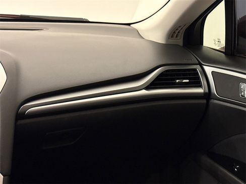 Used 2015 Ford Fusion SE image 16