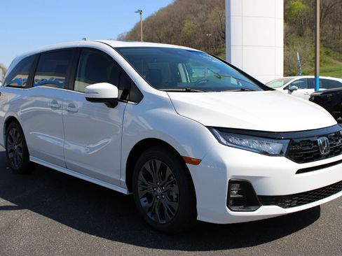 New 2026 Honda Odyssey Touring image 4