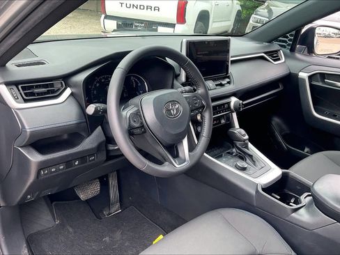 Used 2024 Toyota RAV4 SE w/ Convenience Package AWD/4WD image 18