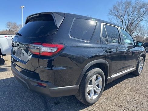 Used 2023 Honda Pilot LX image 3