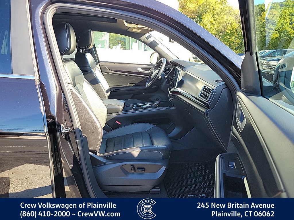 Certified 2024 Volkswagen Atlas Cross Sport SEL R-Line w/ Adventure Package AWD/4WD image 16