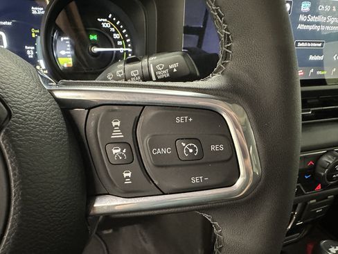 Used 2025 Jeep Wrangler Unlimited Sahara AWD/4WD image 31