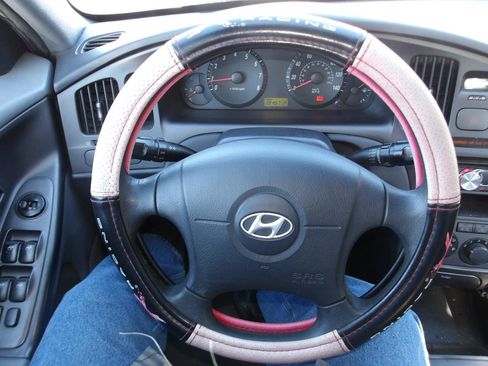 Used 2005 Hyundai Elantra GLS FWD image 13