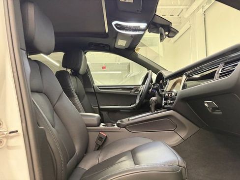 Certified 2025 Porsche Macan image 21