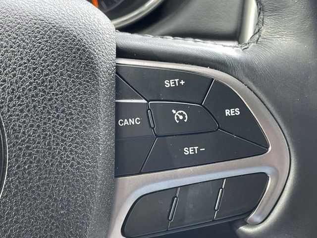 Used 2018 Jeep Grand Cherokee Overland AWD/4WD image 26