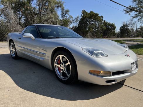Used 2001 Chevrolet Corvette Coupe w/ Preferred Equipment Group2 image 1