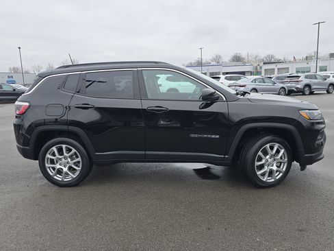 Used 2022 Jeep Compass Latitude image 8