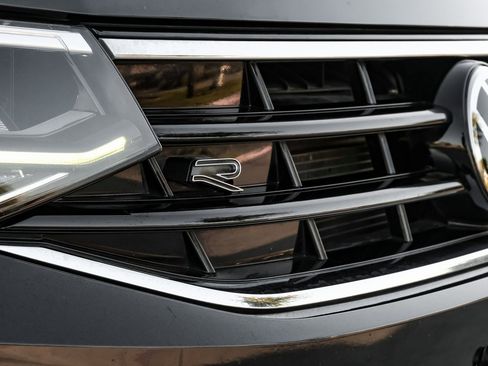 Used 2022 Volkswagen Tiguan SE R-Line image 50