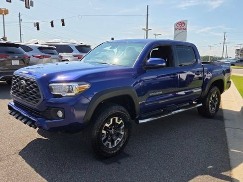 Used 2022 Toyota Tacoma TRD Off-Road w/ Technology Package RWD image 2