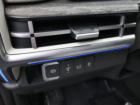 Used 2025 Hyundai Santa Fe Limited FWD image 11