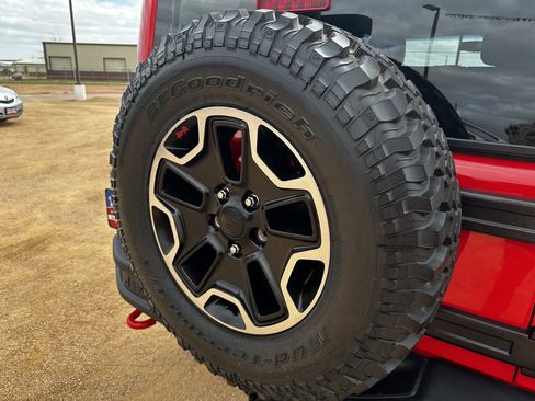 Used 2015 Jeep Wrangler Unlimited Rubicon image 12