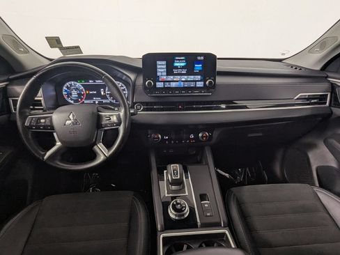 Used 2024 Mitsubishi Outlander SE FWD image 17