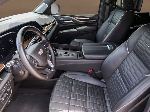 Certified 2024 Cadillac Escalade Sport Platinum w/ LPO, ONYX Package AWD/4WD image 9