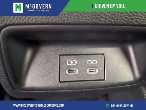 Used 2025 Toyota Corolla SE FWD image 16