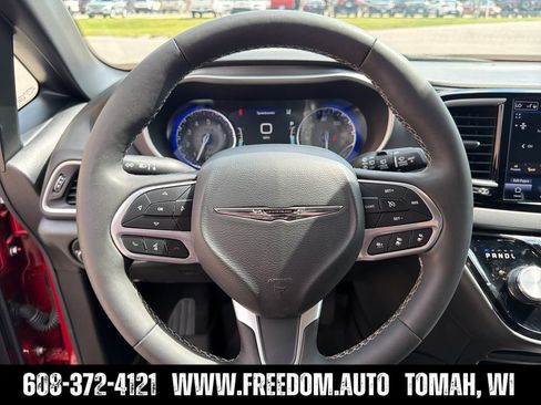 Used 2025 Chrysler Pacifica Select FWD image 22