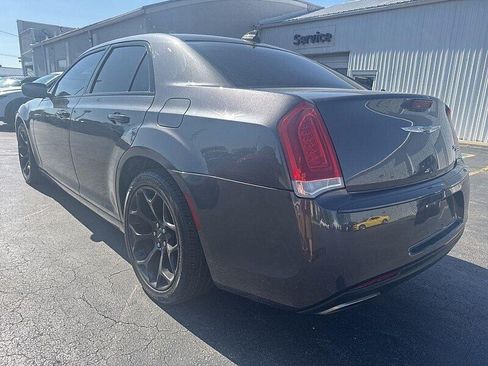 Used 2019 Chrysler 300 S RWD image 7