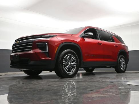 Certified 2026 Chevrolet Traverse LT w/ Driver Confidence Package AWD/4WD image 24
