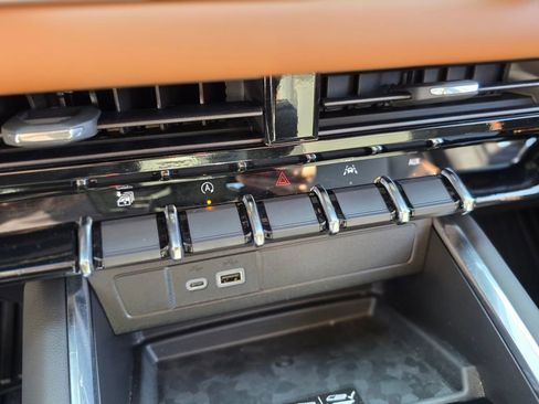 Used 2025 GMC Canyon AT4 w/ AT4 Premium Package AWD/4WD image 32